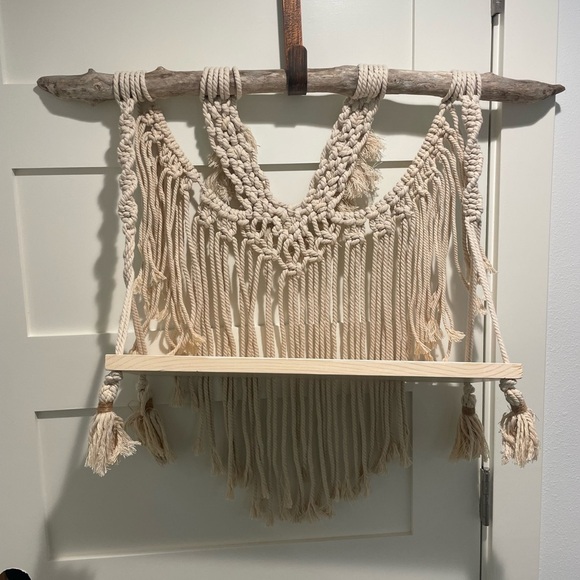 Cream Display Shelf with Intricate Macramé Design - Picture 1 of 10